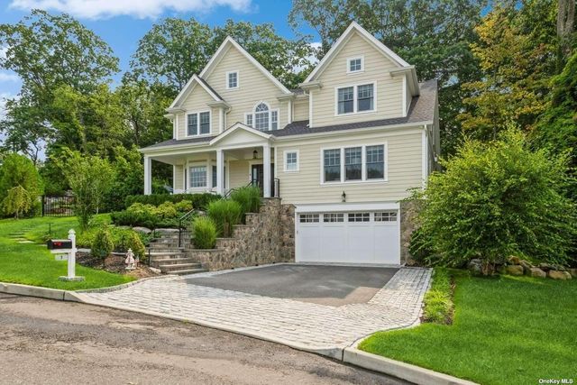 $2,899,000 | 8 Jeanne Marie Court | Huntington