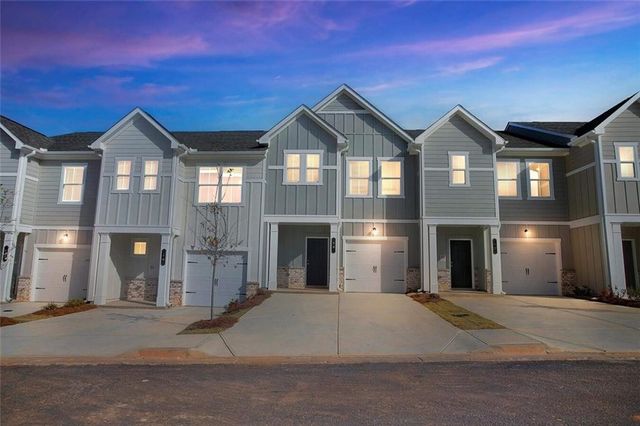 $2,049 | 10 American Avenue, Unit B2 | Newnan