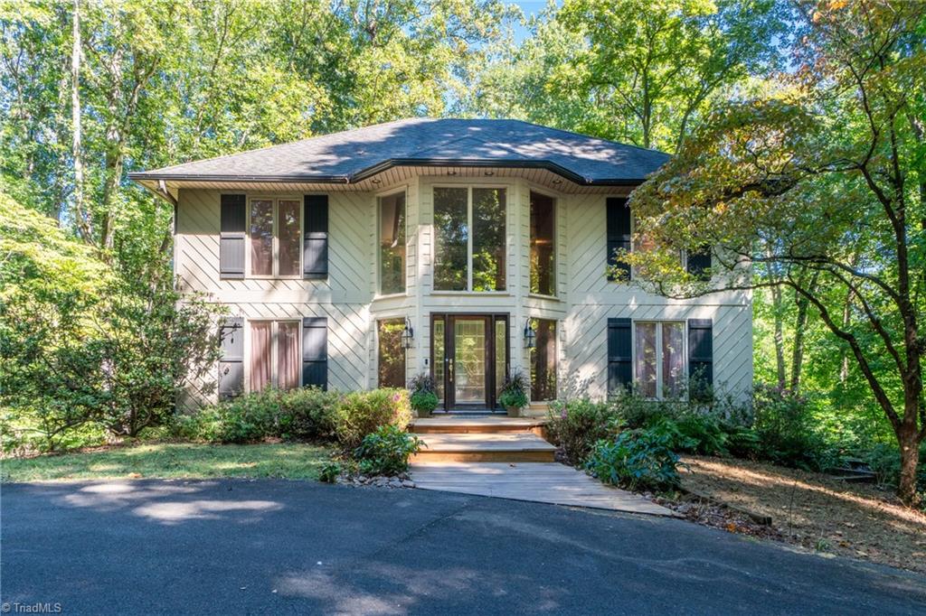 Private Oasis in Brook Acres