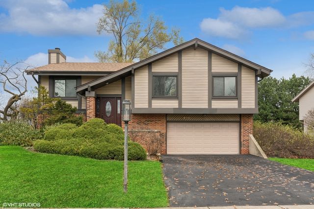 $399,900 | 890 Buffalo Creek Drive | Lake Zurich