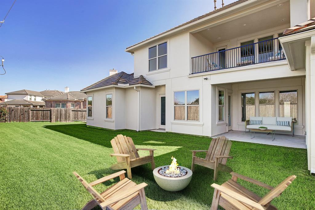 a view of a house with backyard and porch