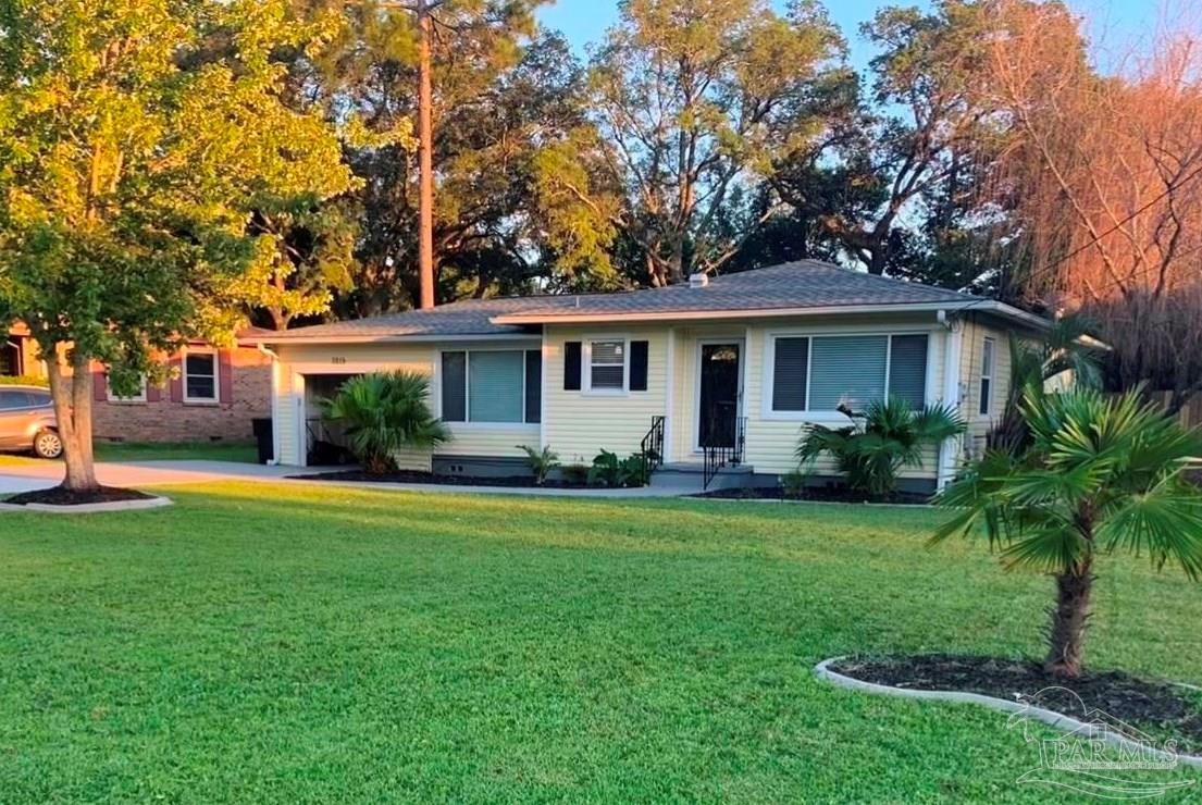 a view of a house with a backyard