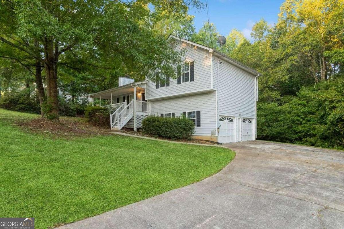 a view of a house with a backyard