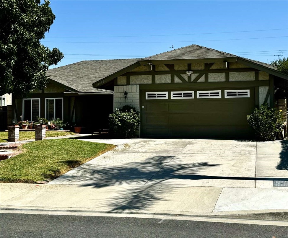 a front view of house with yard