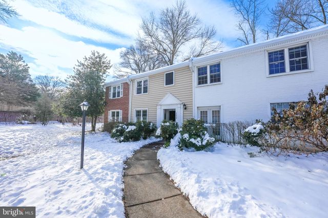 $415,000 | 2659 South Walter Reed Drive, Unit D | Fairlington-Shirlington