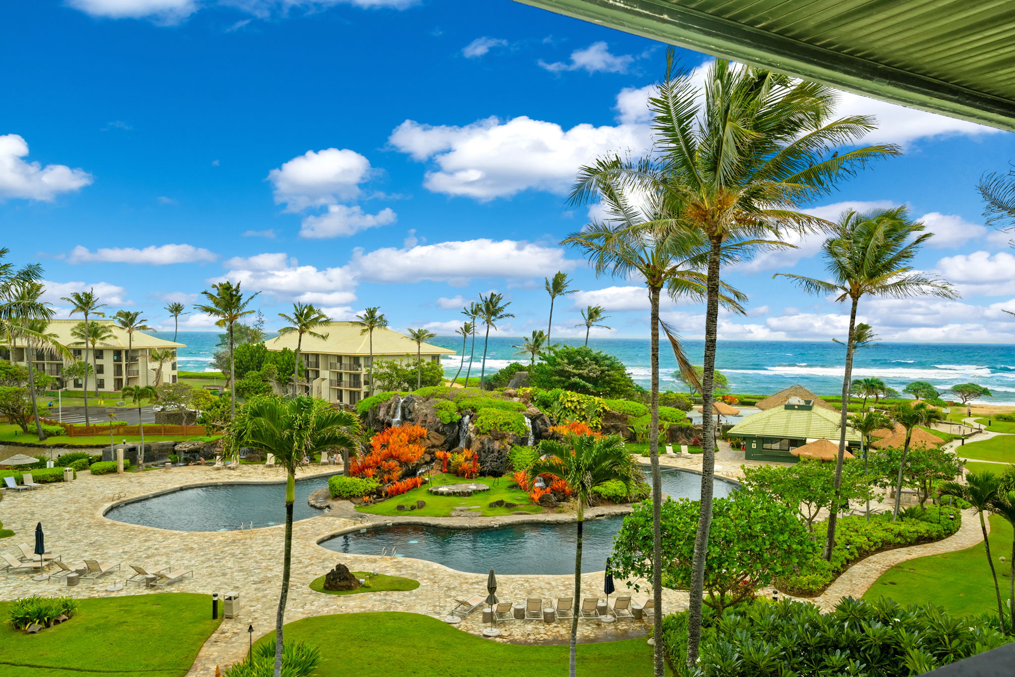 Breath taking Ocean and pool view from the balcony