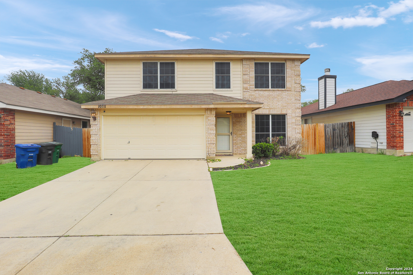 a front view of house with yard