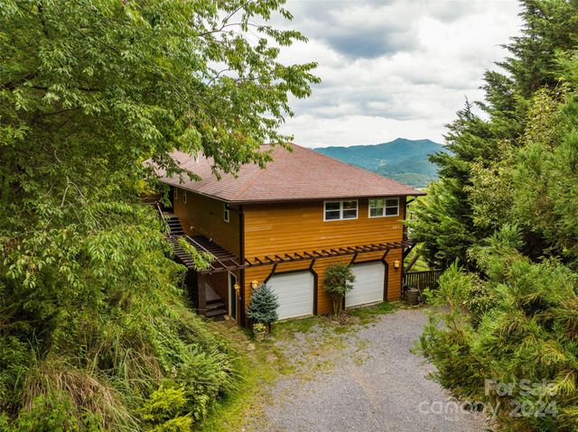 $895,500 | 1280 Cathey Cove Road | Pigeon Township - Haywood County