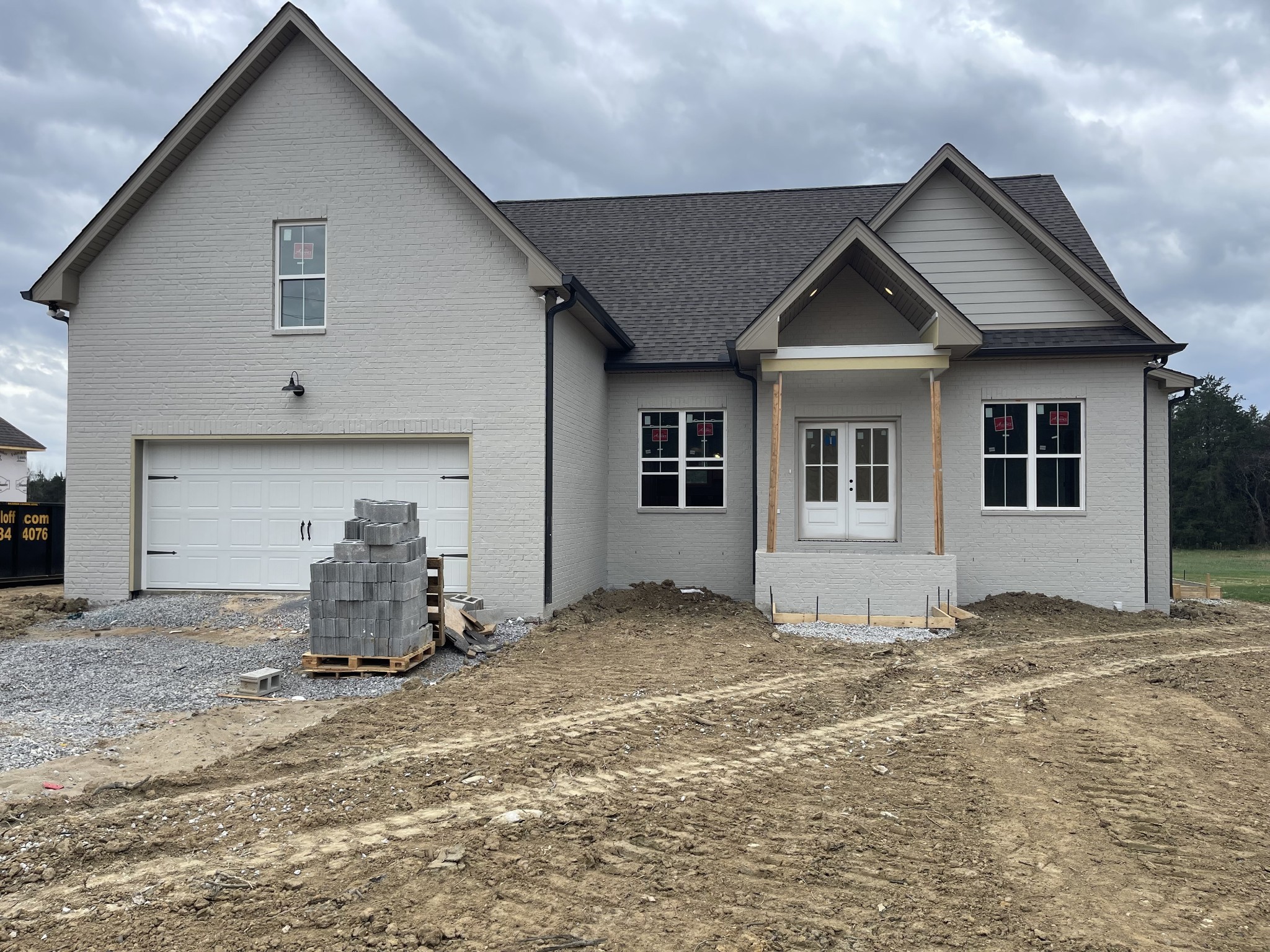 a view of a house with backyard