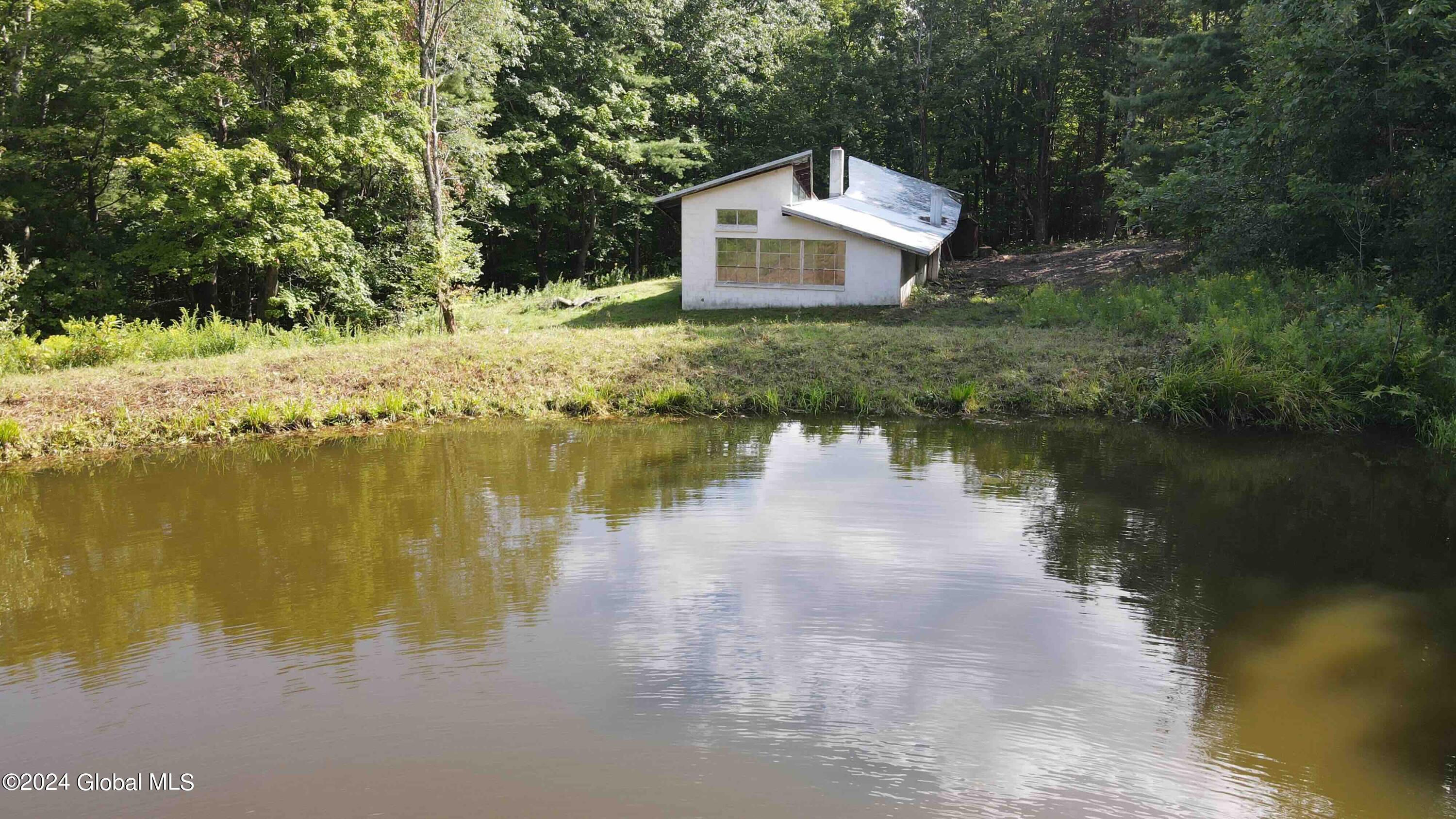 Cabin with Pond