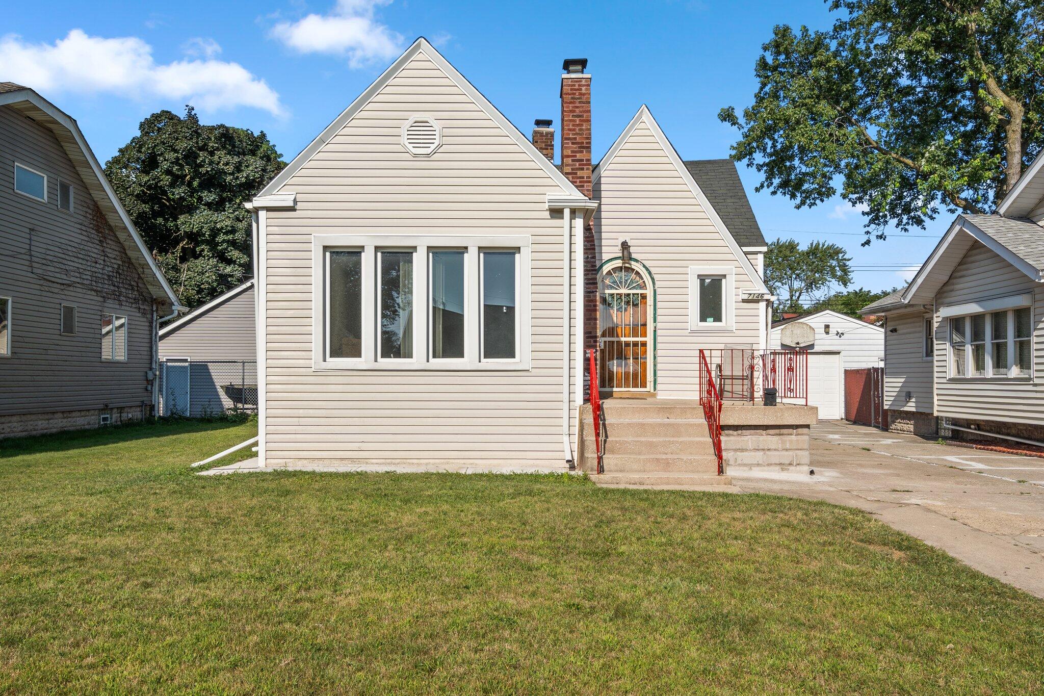 a view of a house with a yard