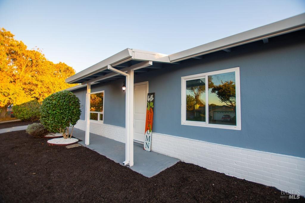 a view of house with yard