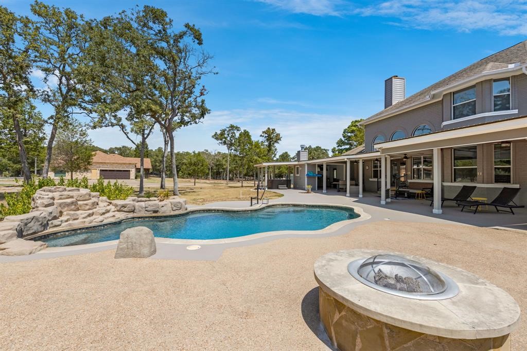 The gorgeous pool looks ontothe rear of this spectacularhome. To the left of the home,notice the covered aboveground hot tub. The enjoymentand entertainment possibilitiesare endless!