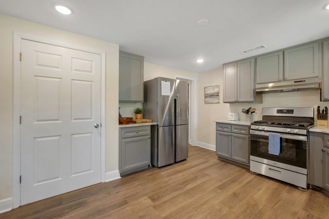 $515,000 | 407 Wilson Avenue, Unit 2 | Lafayette Park