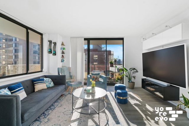 $1,250,000 | 311 East 38th Street, Unit 19A | Murray Hill