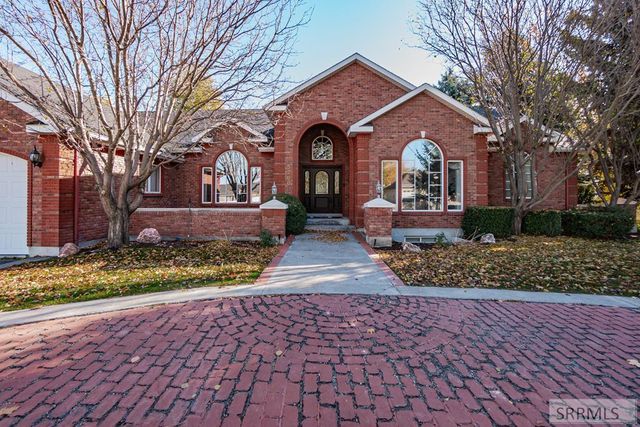 $875,000 | 5700 Gleneagles Drive | Fairway Estates