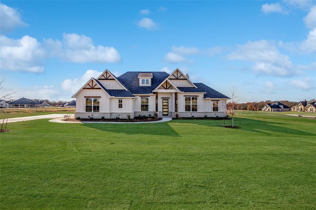 a view of a house with a big yard