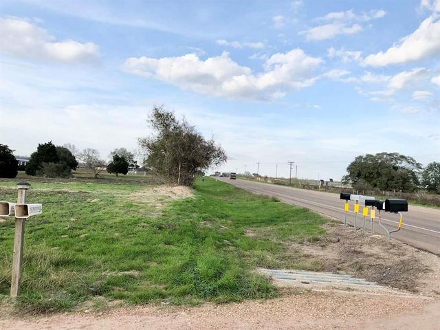 $100,000 | 77 Us Highway | Hallettsville