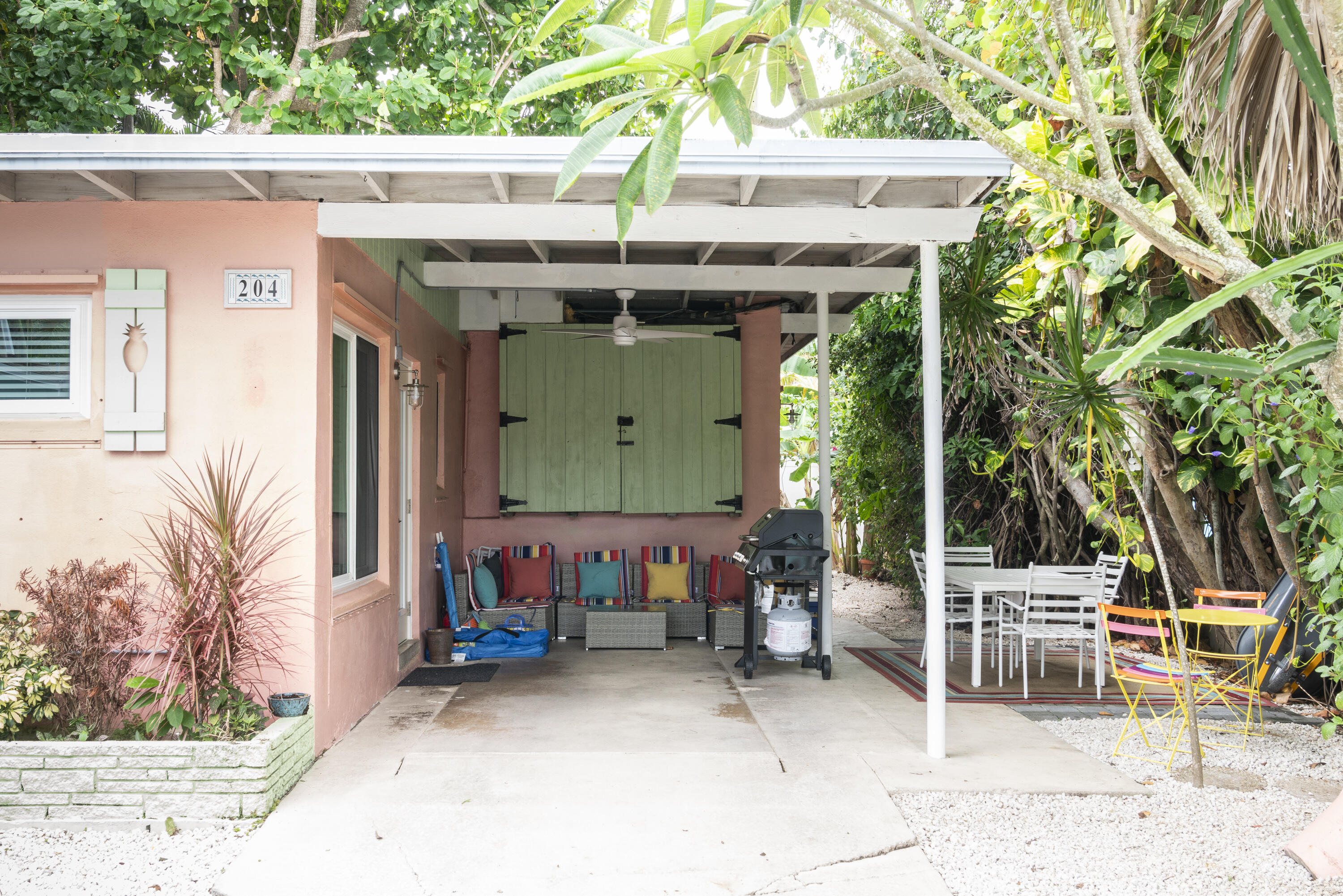 a view of outdoor space yard and porch