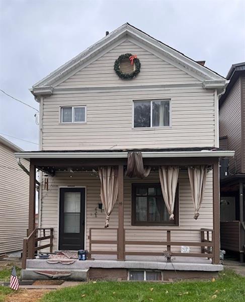 a view of front of a house with a small yard