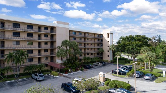 $189,000 | 7770 Tahiti Lane, Unit 408 | Lucerne Lakes