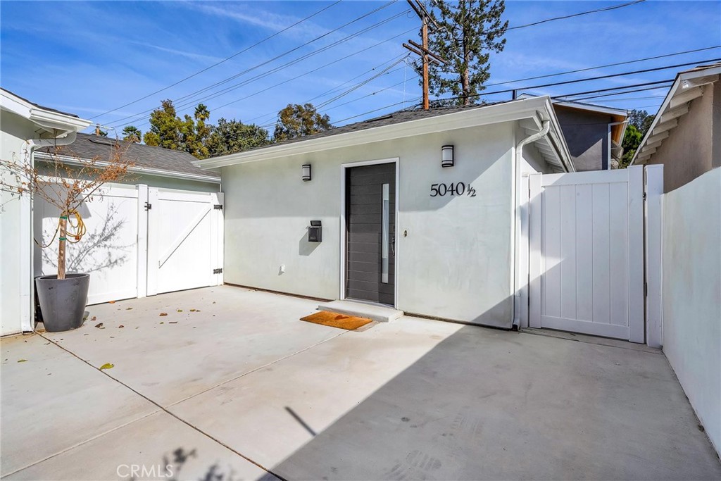 a view of a house with a garage