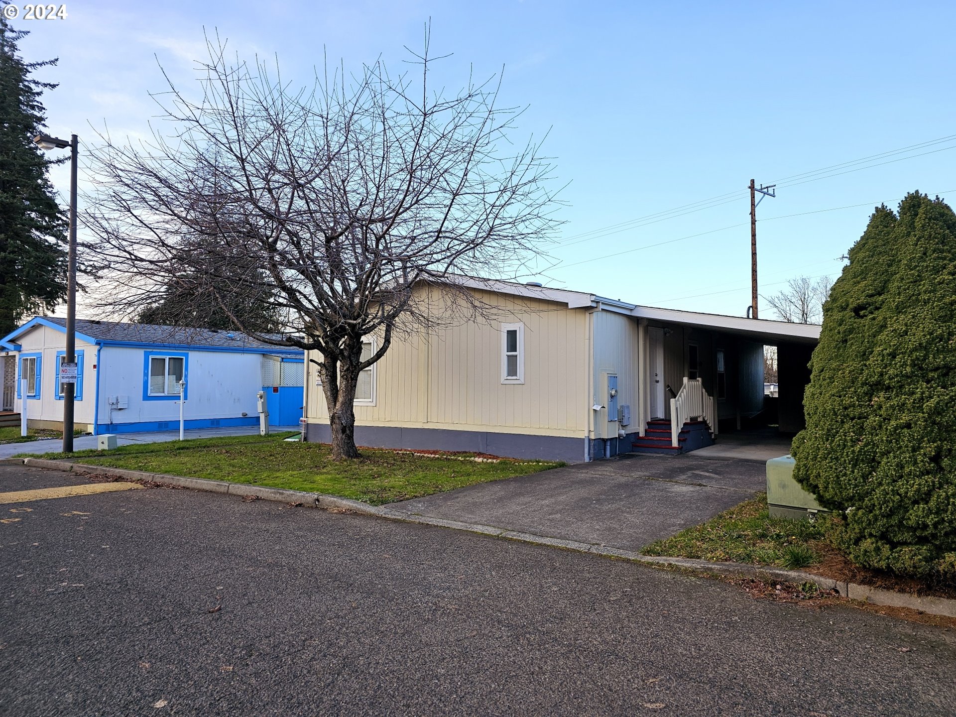 a view of a house with a yard and garage