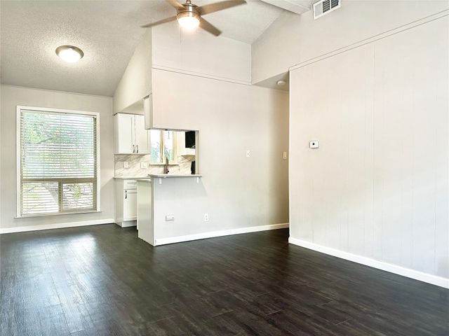 $1,270 | 2017 Bluebonnet Lane, Unit 208 | Zilker