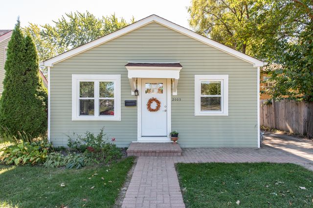 $197,000 | 2005 9th Parkway | Waukegan