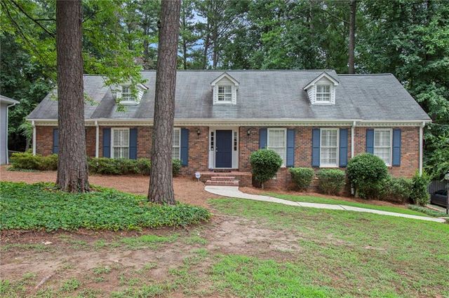 $825,000 | 5513 North Peachtree Road | Kingsley