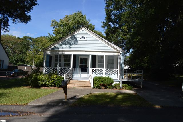 $1,700 | 109 Stokes Street | Greer