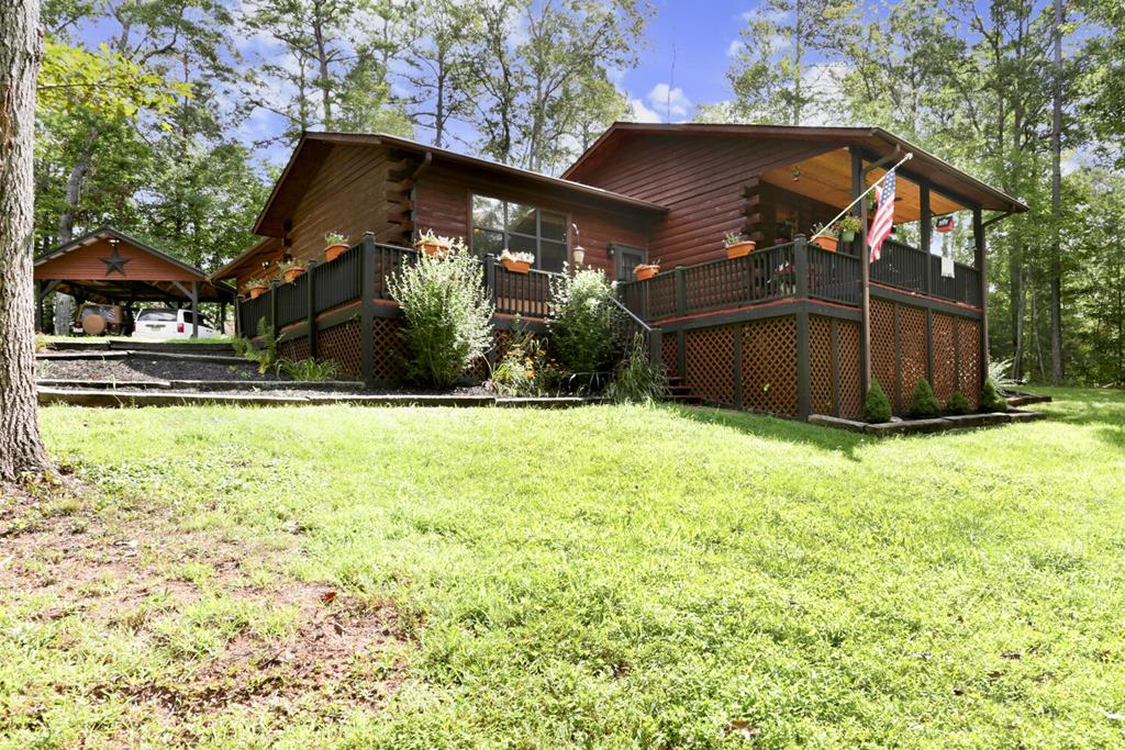 a view of a house with a yard