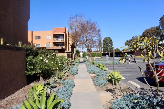 $2,250 | 6600 Warner Avenue, Unit 142 | West Huntington Beach