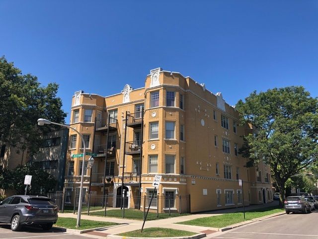 $225,000 | 2707 West Glenlake Avenue, Unit 3 | West Rogers Park