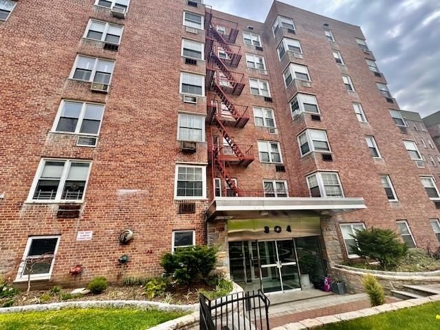 $2,250 | 804 Bronx River Road, Unit 5F | West Fleetwood