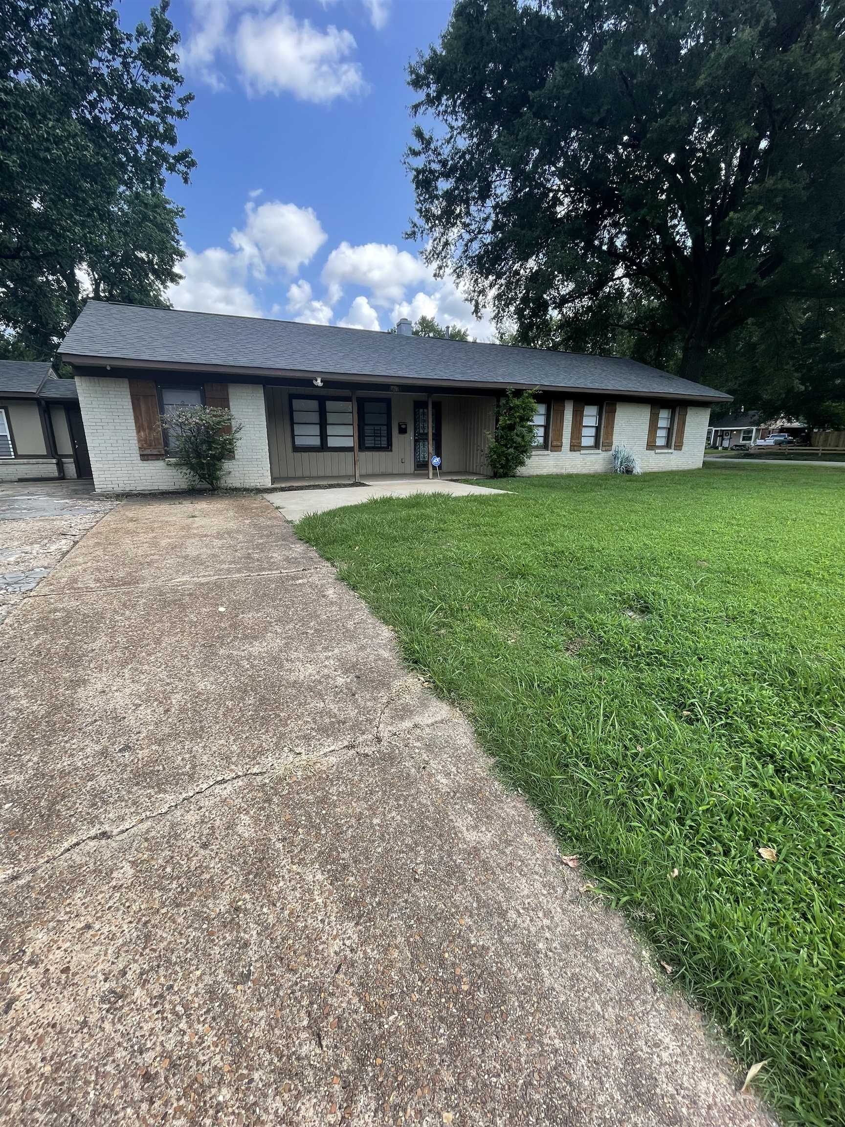 a view of house that has a yard