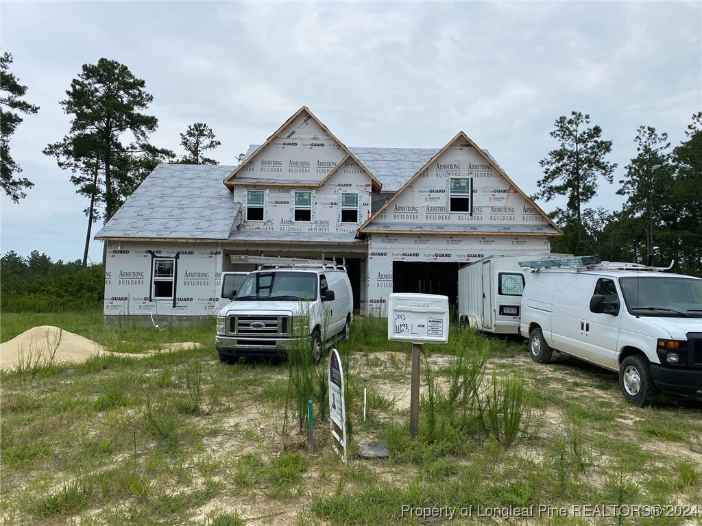 a view of a yard in front of house