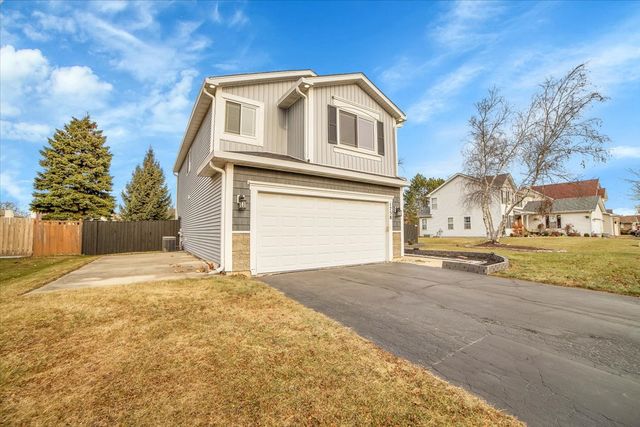 $570,000 | 1758 Red Bud Road | Bolingbrook