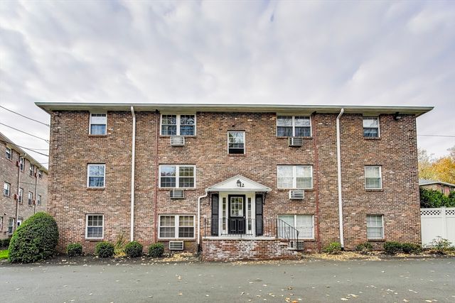 $2,200 | 12 Colonial Village Drive, Unit 4 | Arlington Heights