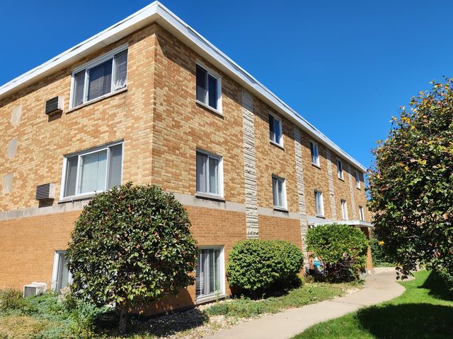 $139,900 | 5574 South Archer Avenue, Unit 2C | Garfield Ridge