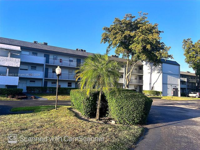 $170,000 | 8401 Lagos De Campo Boulevard, Unit 204V | Woodland Lakes