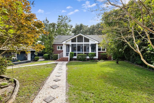 $725,000 | 717 Woodward Road | Moreland