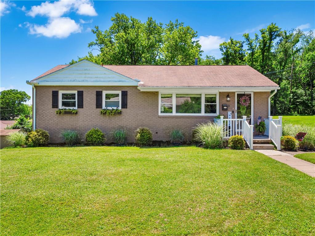 a view of a house with a yard