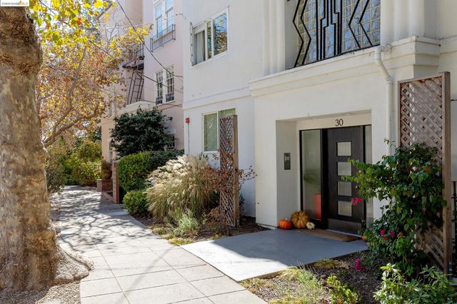 $1,049,000 | 30 Domingo Avenue, Unit 7 | Claremont