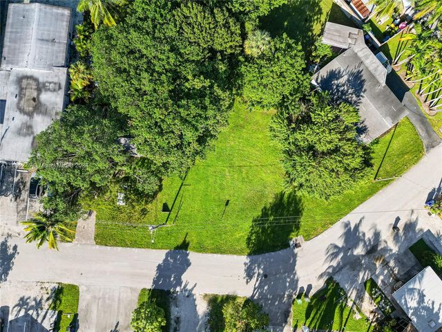 $1,500,000 | 827 Northeast 14th Place | Middle River Terrace