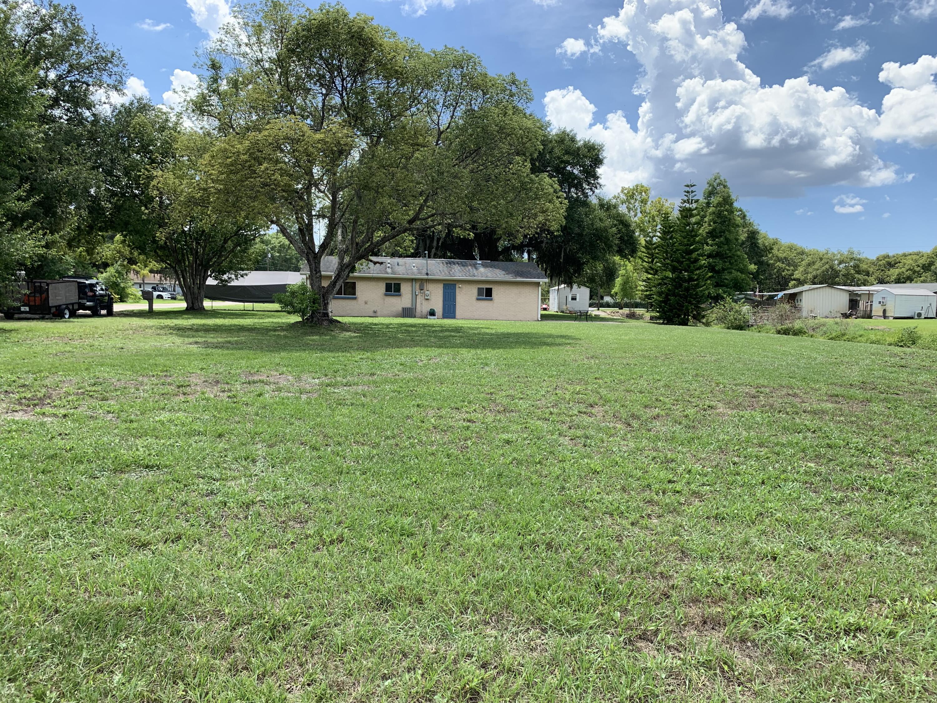 a view of a house with a backyard