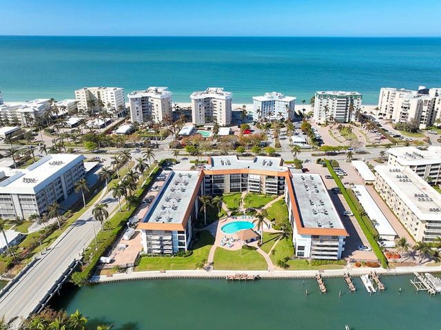 $8,000 | 2900 Gulf Shore Boulevard North, Unit 212 | Moorings