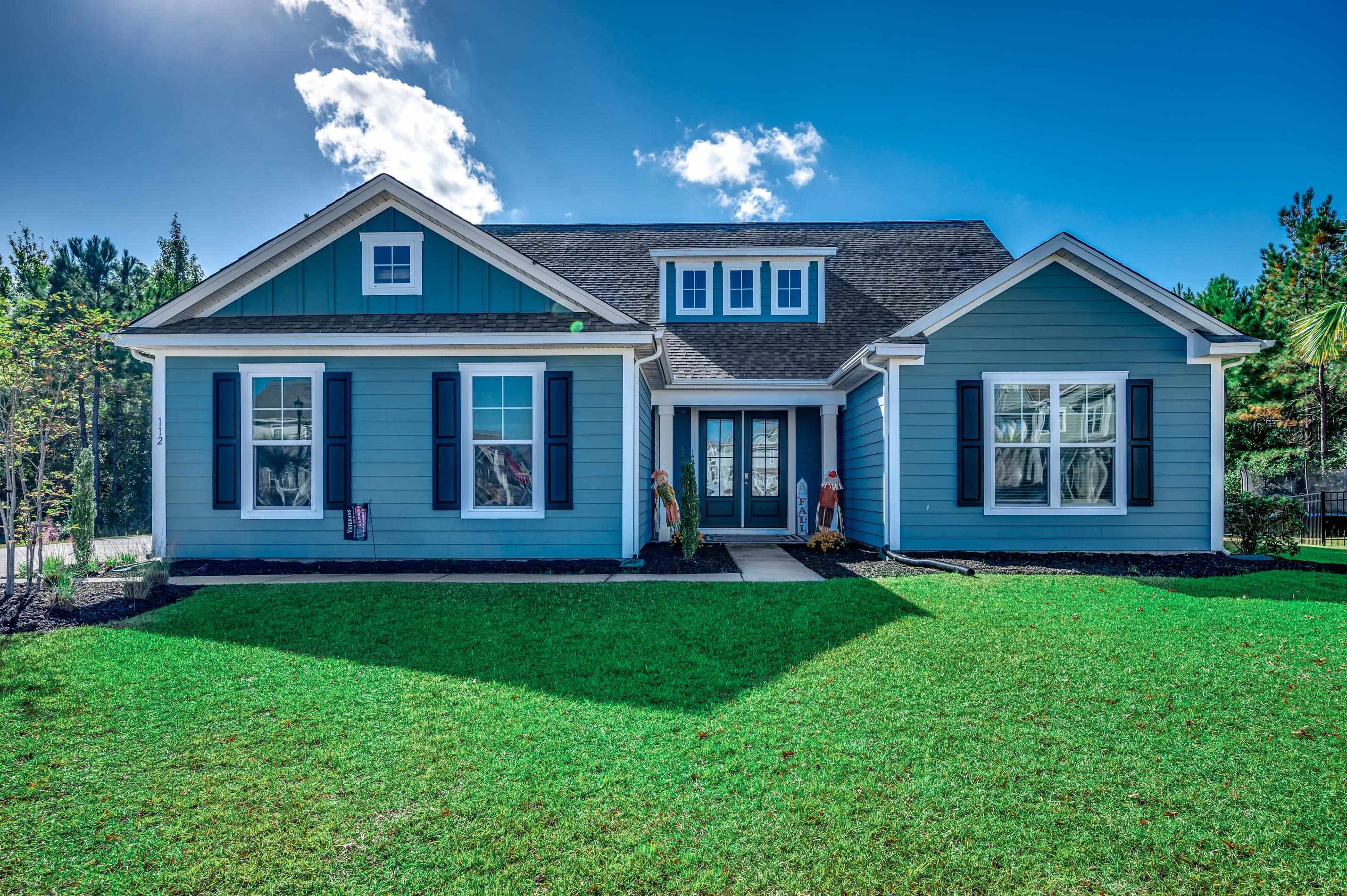 View of front facade with a front lawn