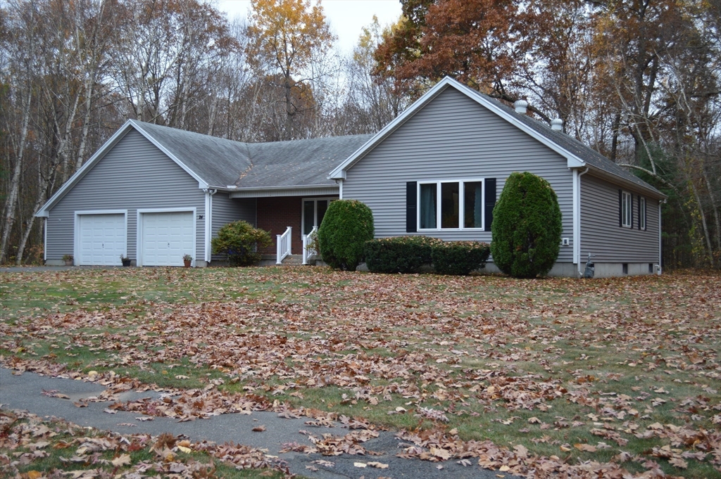 a view of a house with a yard and plants