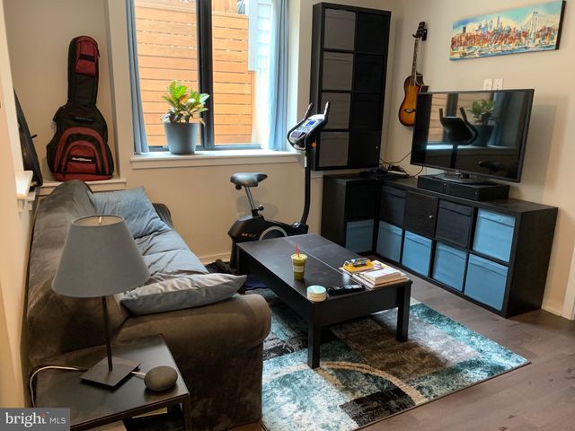 $1,595 | 938 New Market Street | Northern Liberties